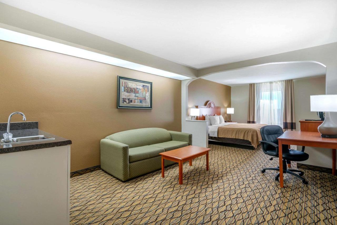 Quality Inn & Suites Jefferson City Exteriör bild