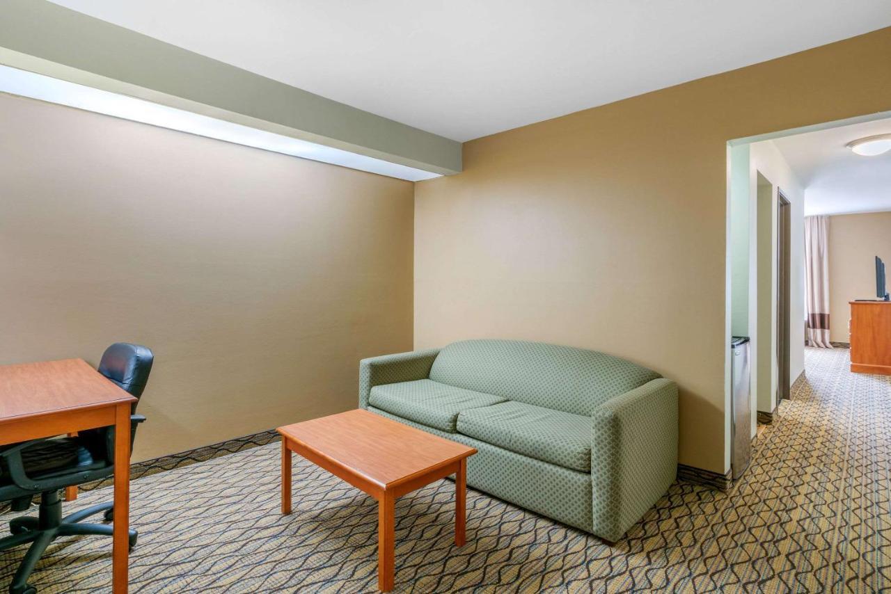 Quality Inn & Suites Jefferson City Exteriör bild