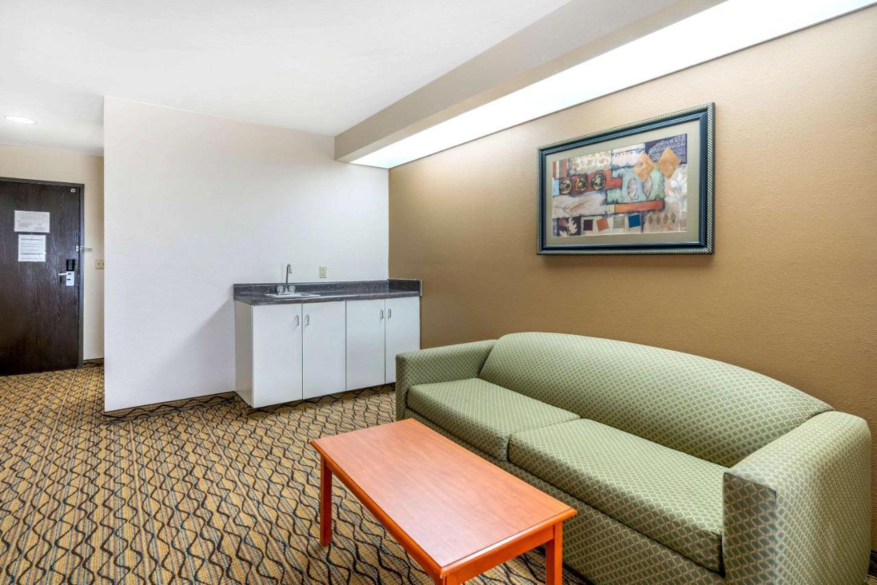 Quality Inn & Suites Jefferson City Exteriör bild