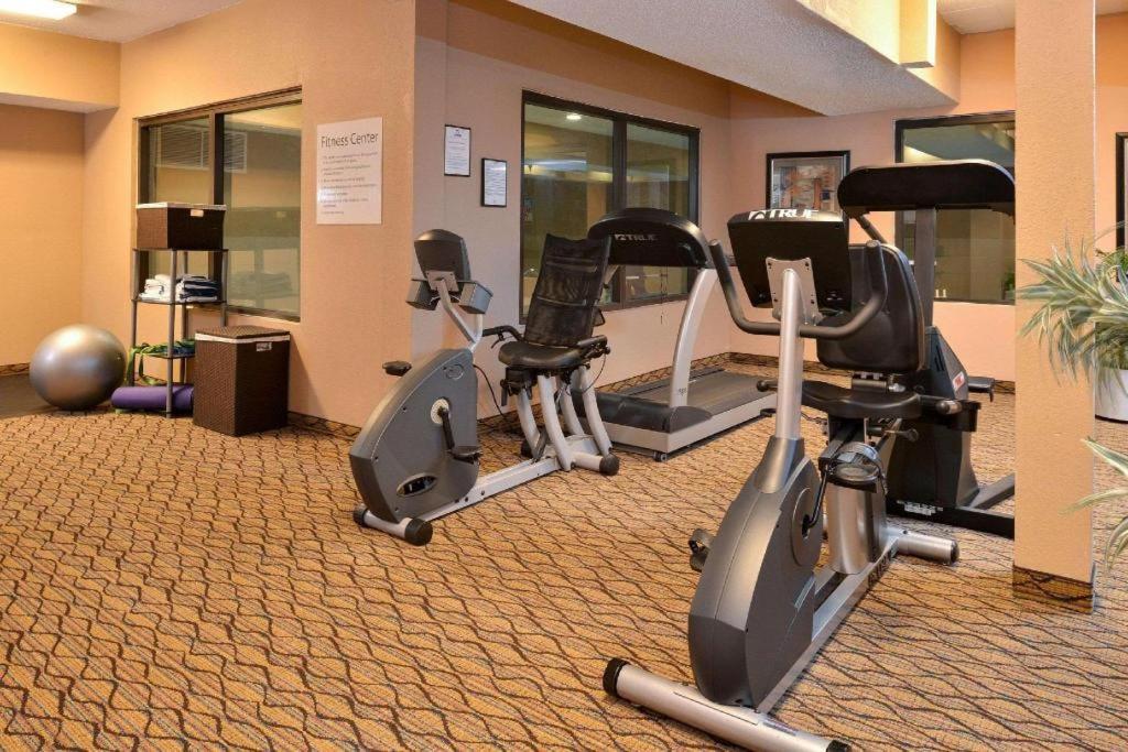 Quality Inn & Suites Jefferson City Exteriör bild