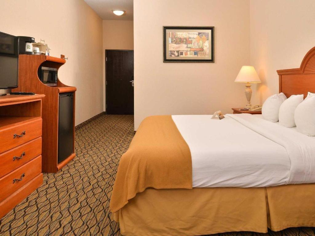 Quality Inn & Suites Jefferson City Exteriör bild