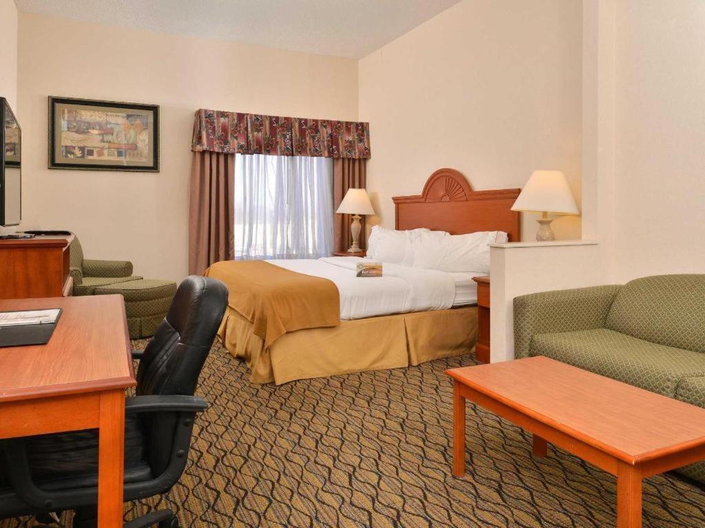Quality Inn & Suites Jefferson City Exteriör bild