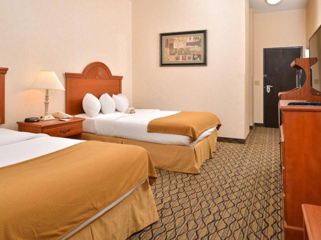 Quality Inn & Suites Jefferson City Exteriör bild