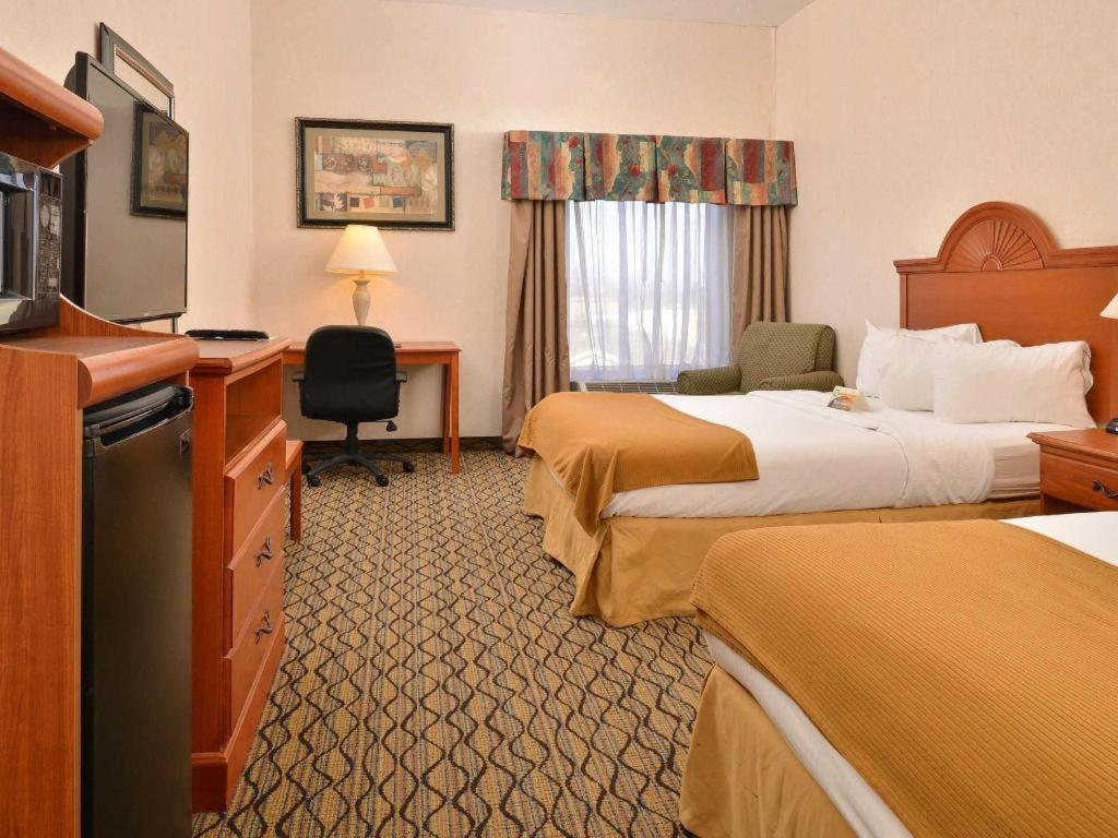Quality Inn & Suites Jefferson City Exteriör bild