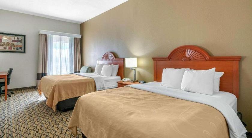 Quality Inn & Suites Jefferson City Exteriör bild