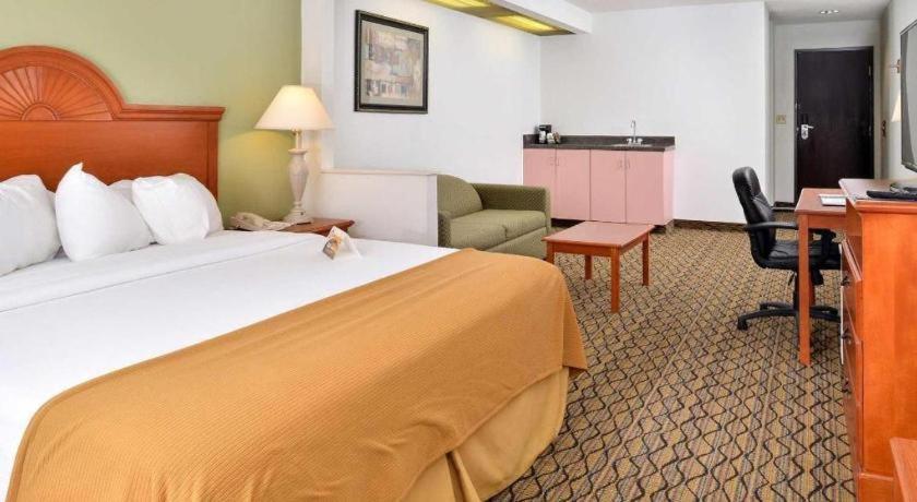 Quality Inn & Suites Jefferson City Exteriör bild