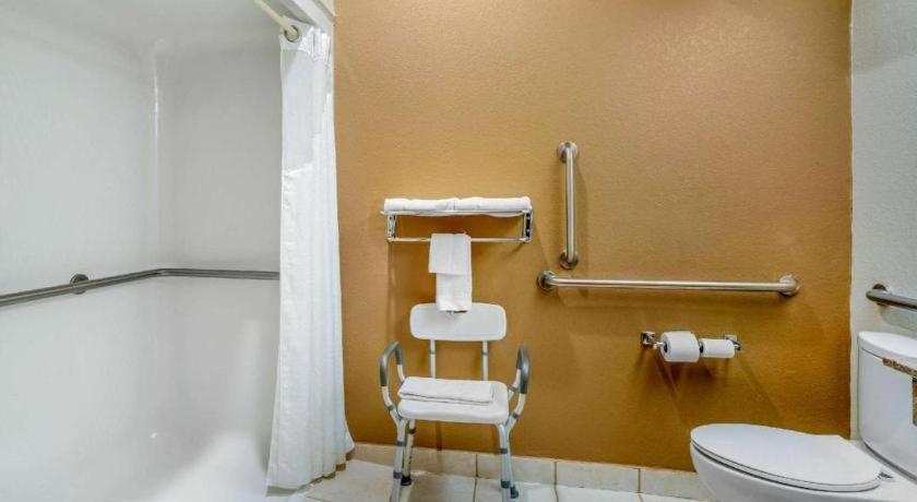 Quality Inn & Suites Jefferson City Exteriör bild