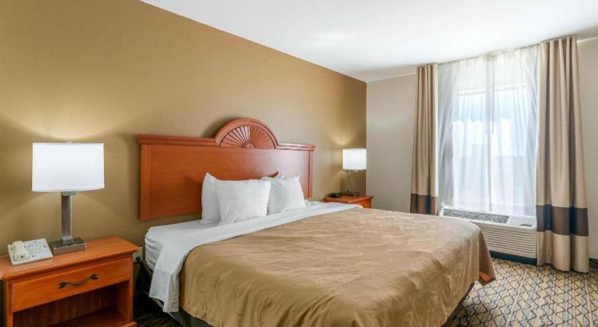 Quality Inn & Suites Jefferson City Exteriör bild