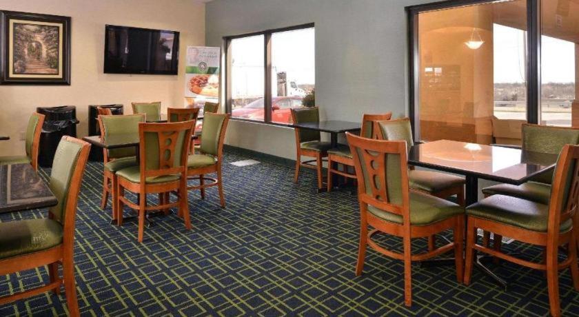 Quality Inn & Suites Jefferson City Exteriör bild