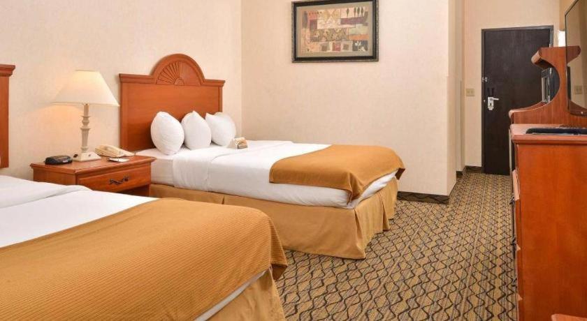 Quality Inn & Suites Jefferson City Exteriör bild