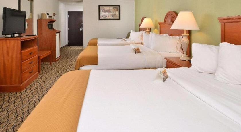 Quality Inn & Suites Jefferson City Exteriör bild