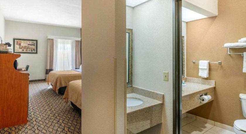 Quality Inn & Suites Jefferson City Exteriör bild