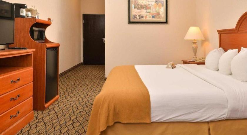 Quality Inn & Suites Jefferson City Exteriör bild
