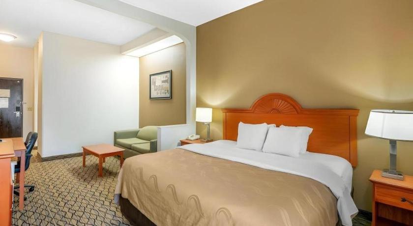Quality Inn & Suites Jefferson City Exteriör bild