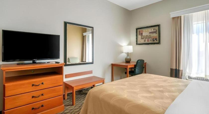 Quality Inn & Suites Jefferson City Exteriör bild