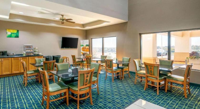Quality Inn & Suites Jefferson City Exteriör bild