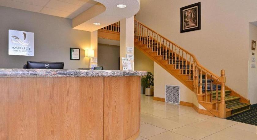 Quality Inn & Suites Jefferson City Exteriör bild