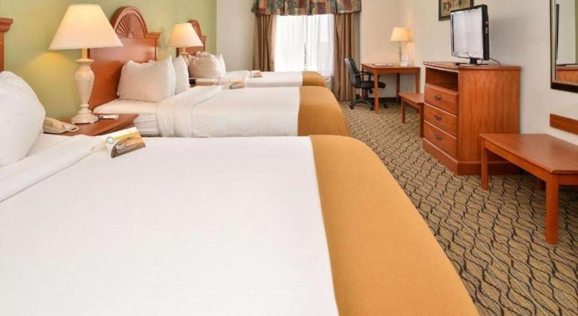 Quality Inn & Suites Jefferson City Exteriör bild