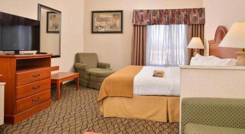 Quality Inn & Suites Jefferson City Exteriör bild