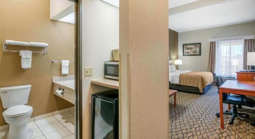 Quality Inn & Suites Jefferson City Exteriör bild