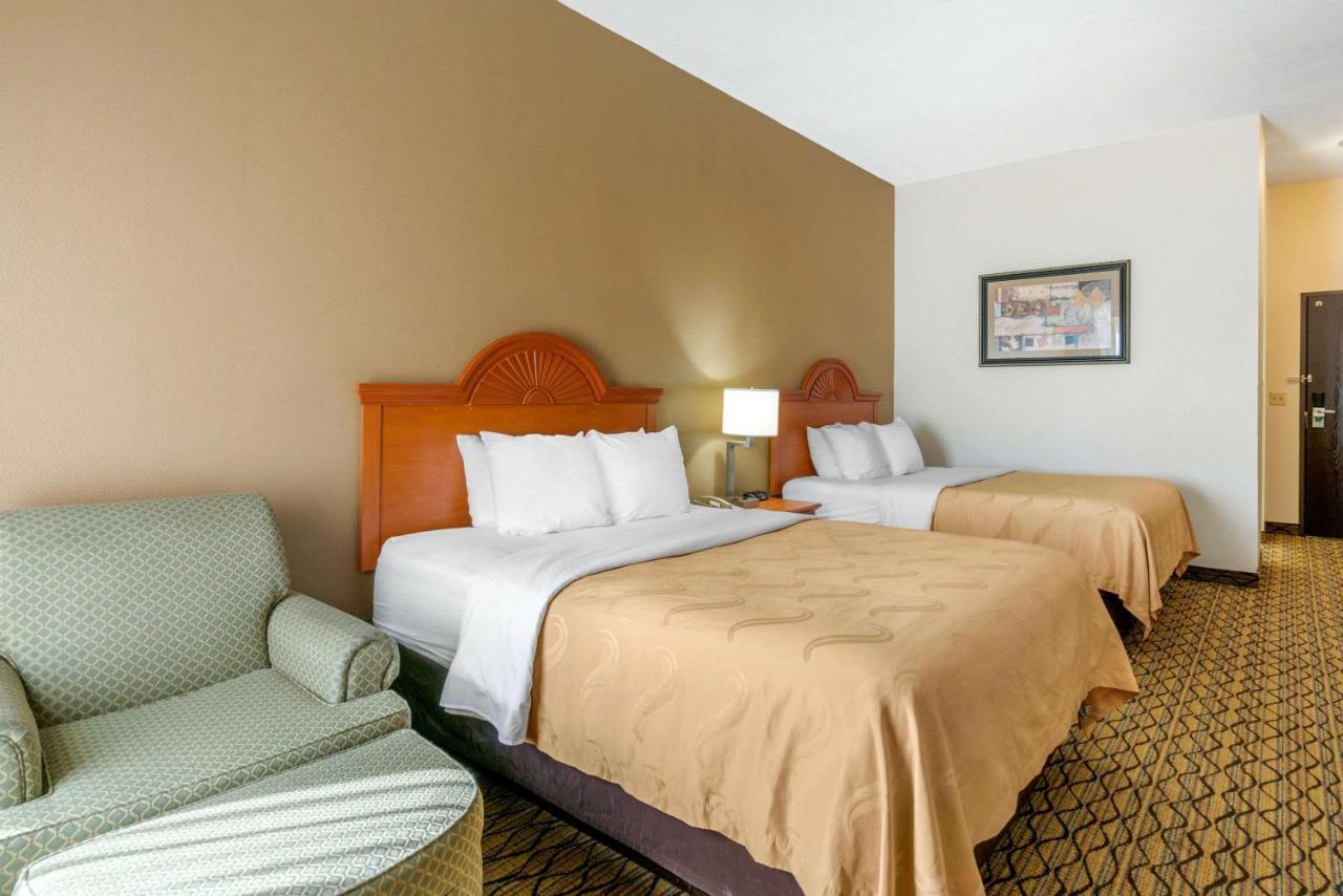 Quality Inn & Suites Jefferson City Exteriör bild